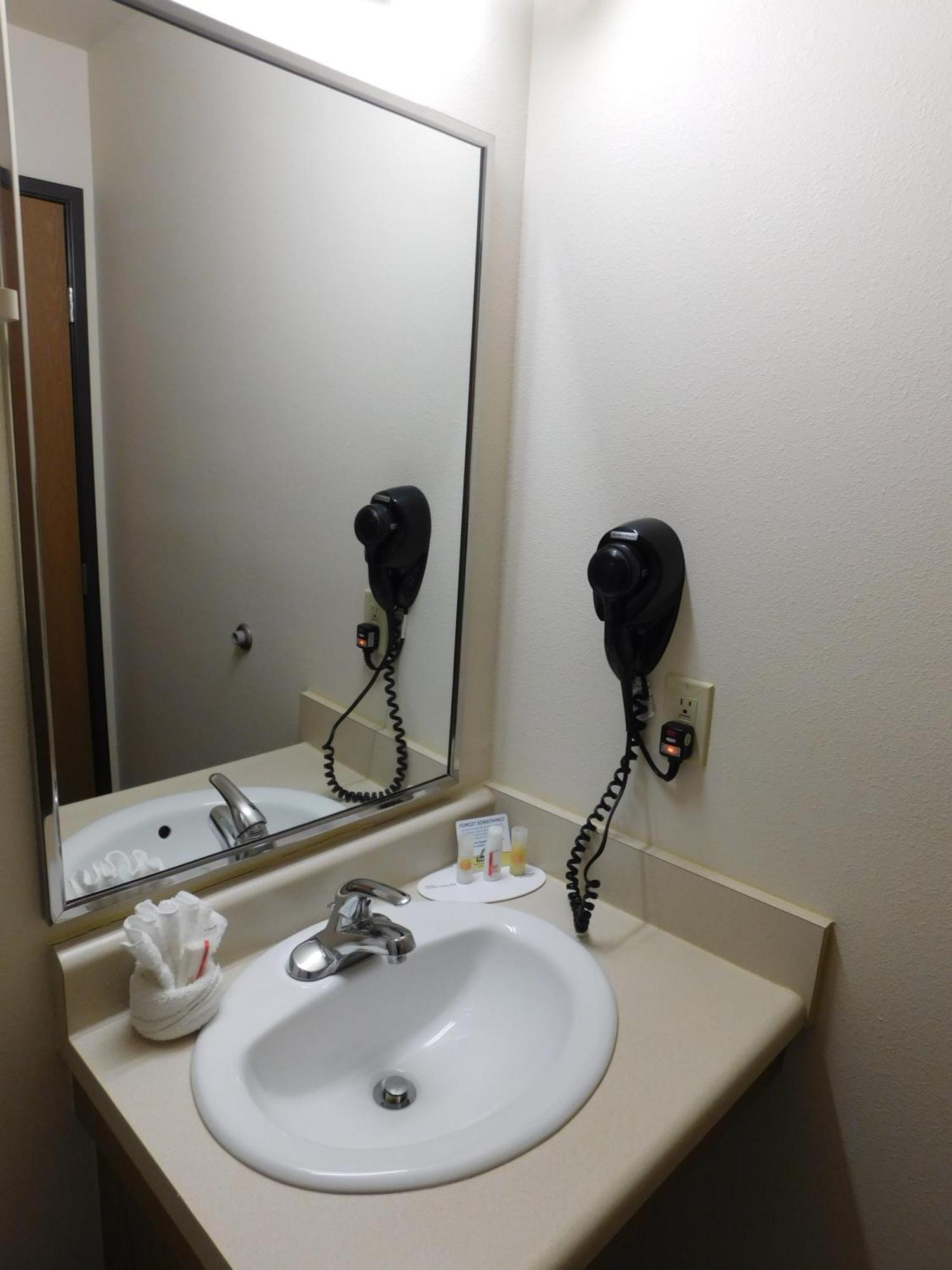 Days Inn & Suites By Wyndham Rochester South Oda fotoğraf