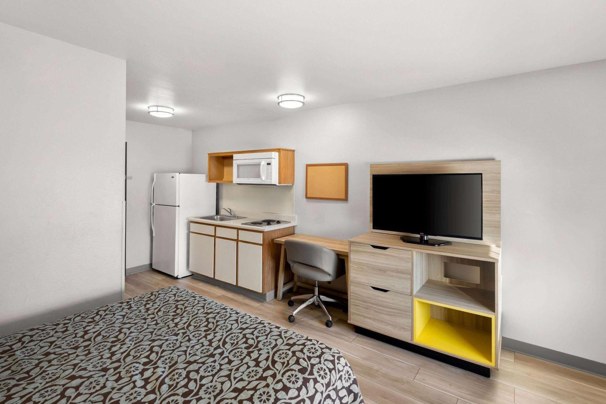 Days Inn & Suites By Wyndham Rochester South Dış mekan fotoğraf