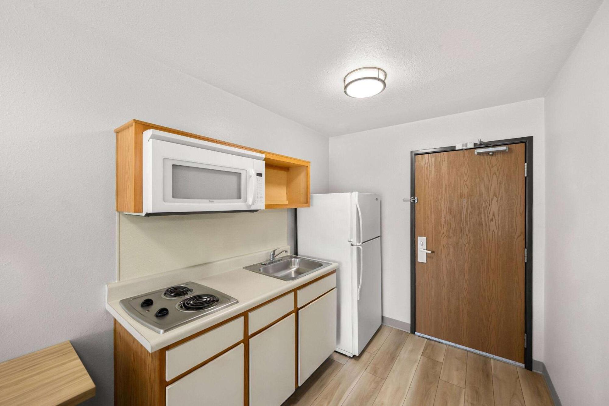 Days Inn & Suites By Wyndham Rochester South Dış mekan fotoğraf