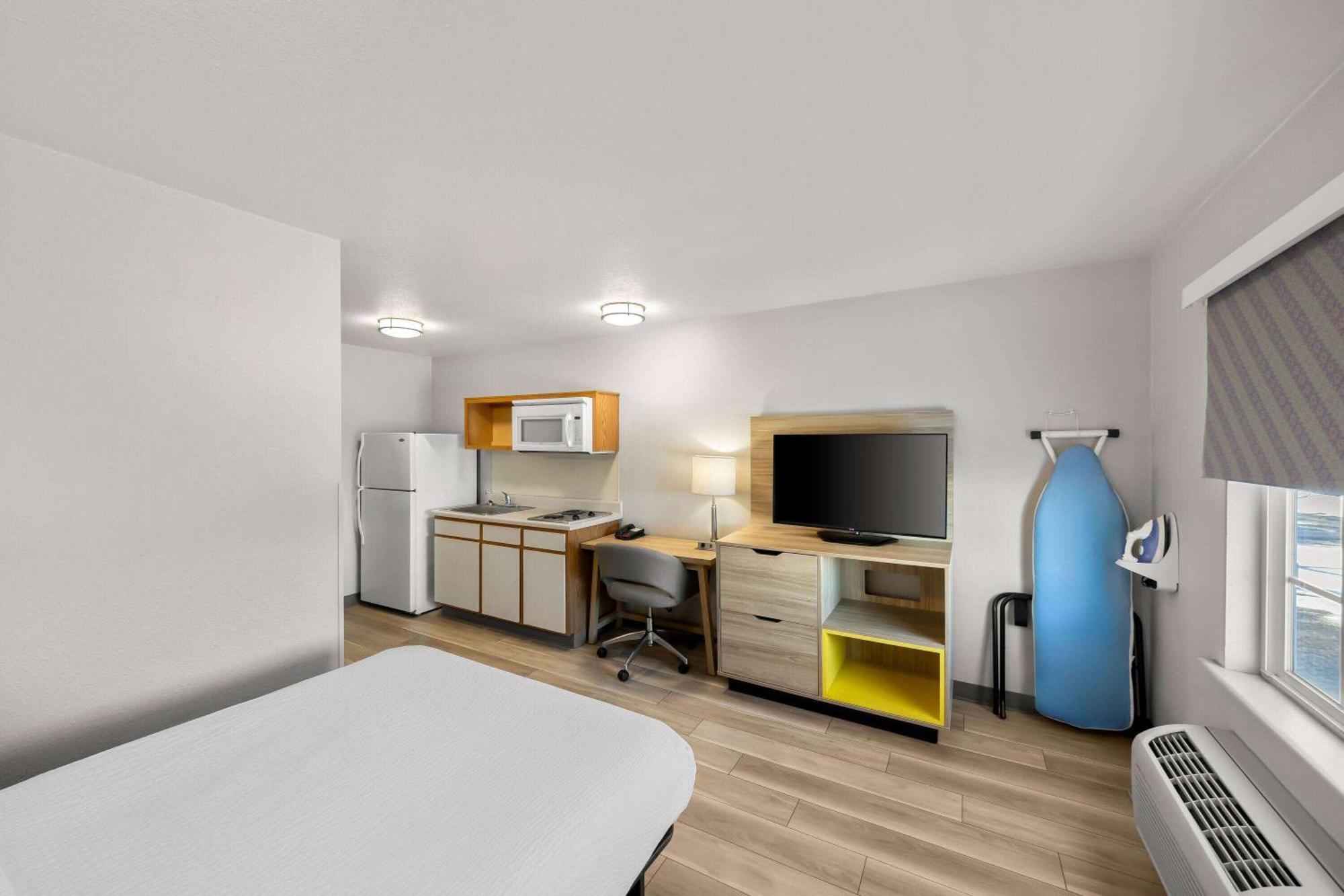 Days Inn & Suites By Wyndham Rochester South Dış mekan fotoğraf