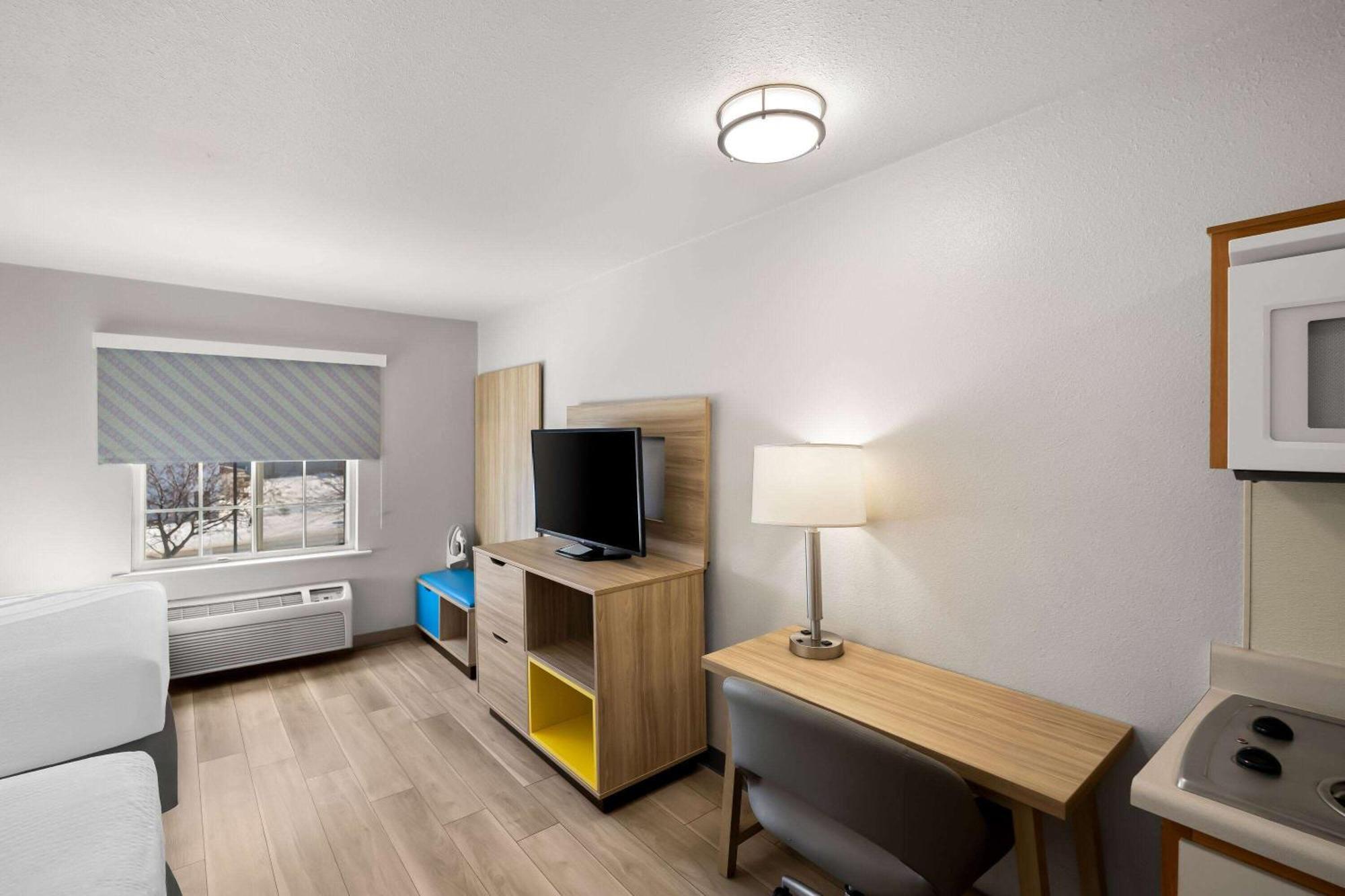 Days Inn & Suites By Wyndham Rochester South Dış mekan fotoğraf