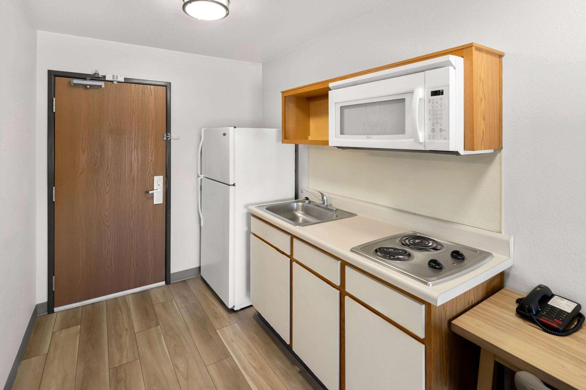 Days Inn & Suites By Wyndham Rochester South Dış mekan fotoğraf