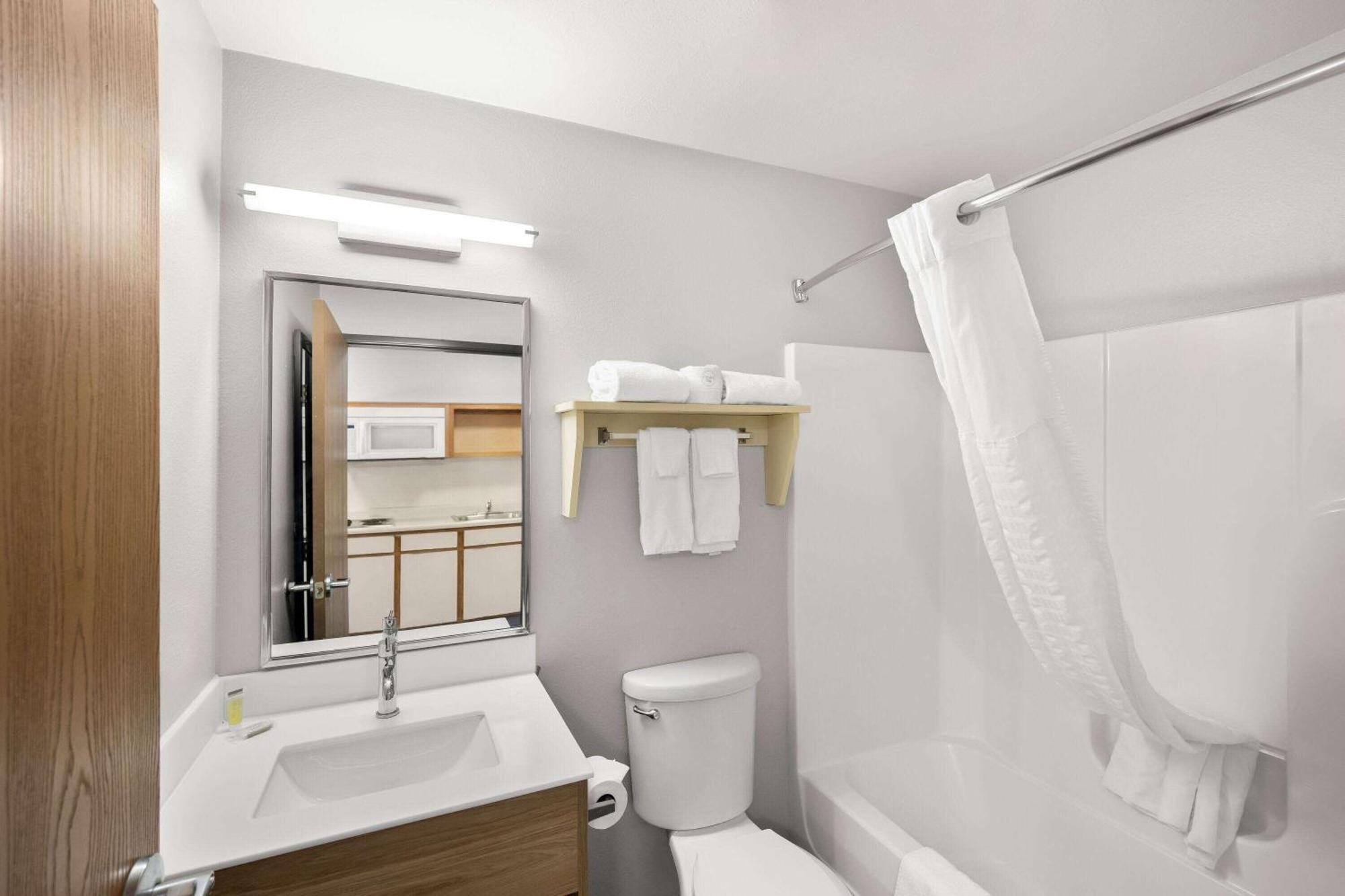 Days Inn & Suites By Wyndham Rochester South Dış mekan fotoğraf