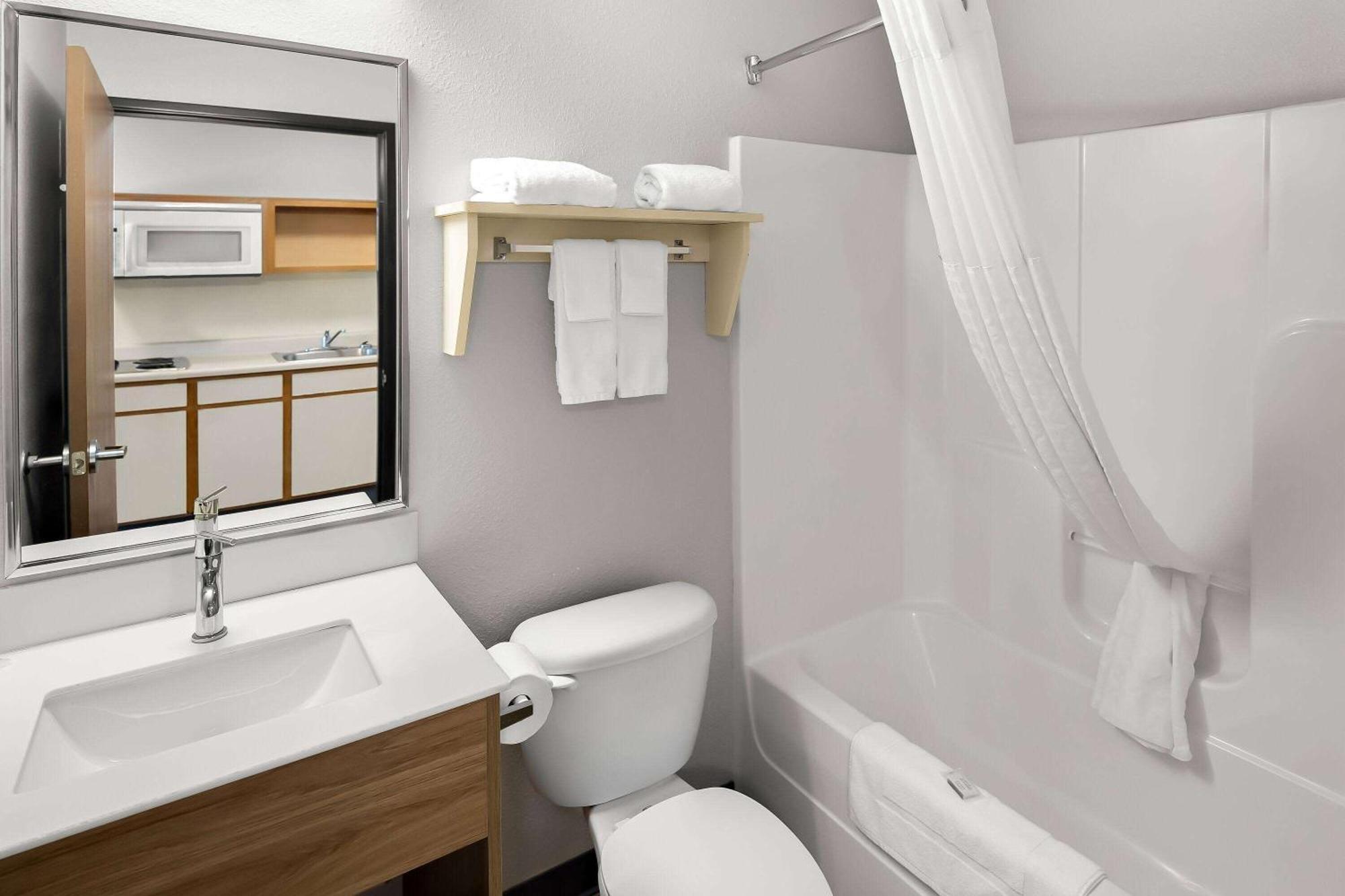 Days Inn & Suites By Wyndham Rochester South Dış mekan fotoğraf