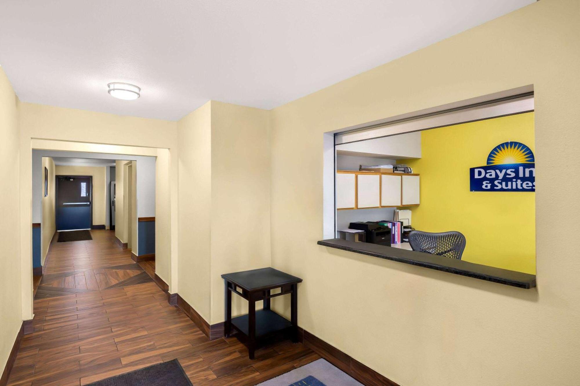 Days Inn & Suites By Wyndham Rochester South Dış mekan fotoğraf
