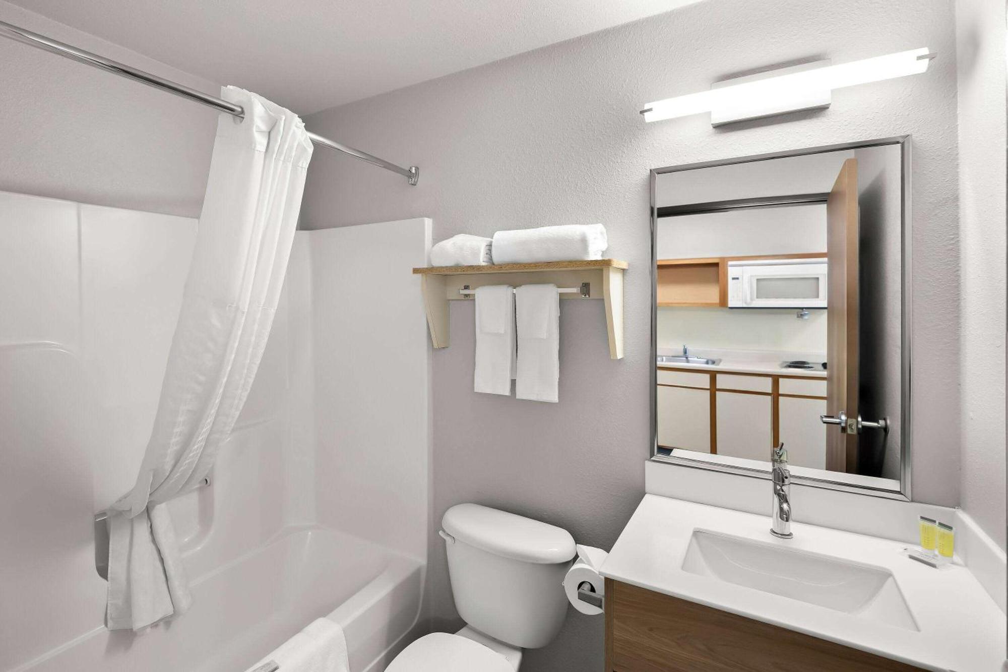 Days Inn & Suites By Wyndham Rochester South Dış mekan fotoğraf