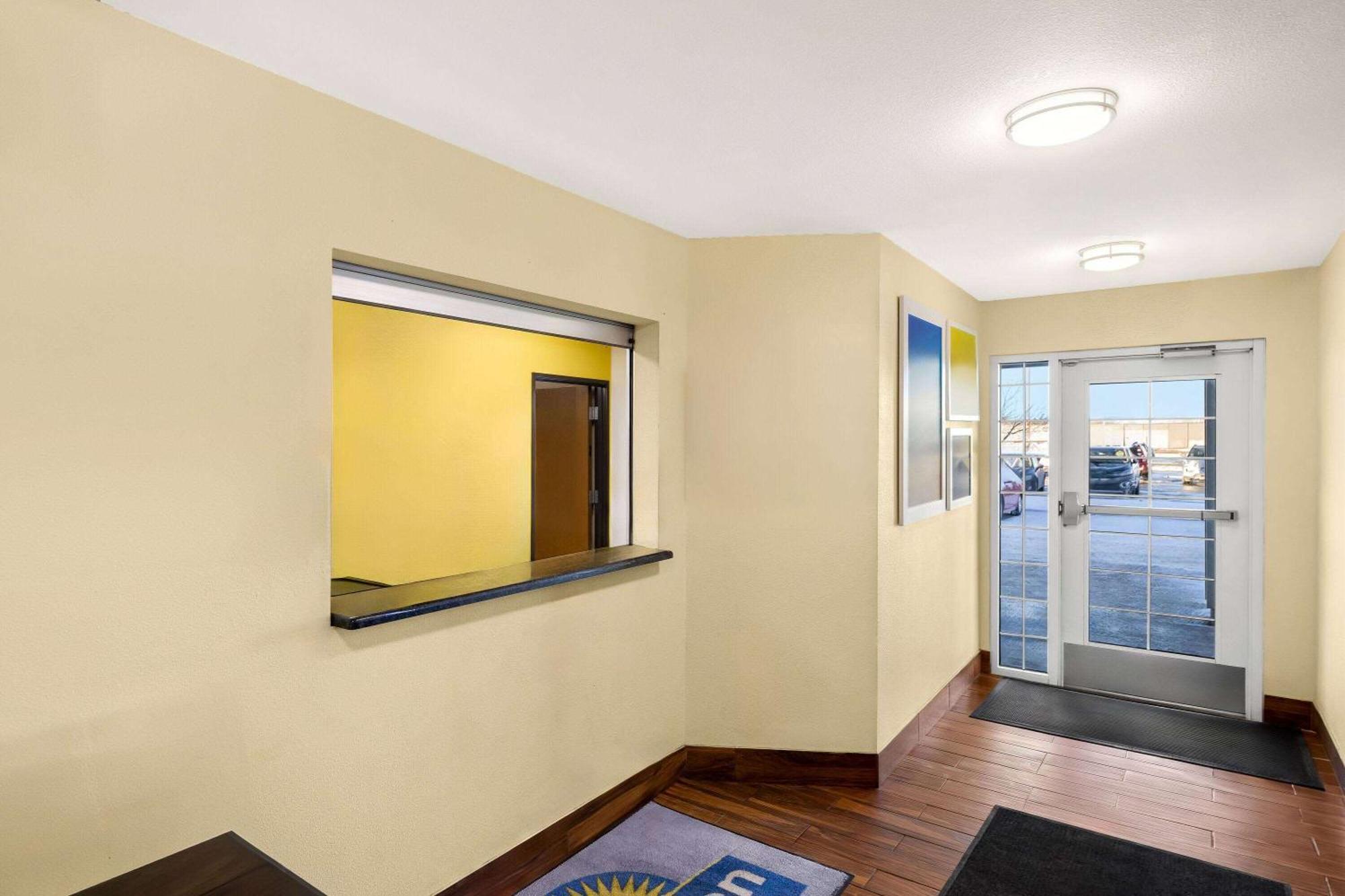 Days Inn & Suites By Wyndham Rochester South Dış mekan fotoğraf