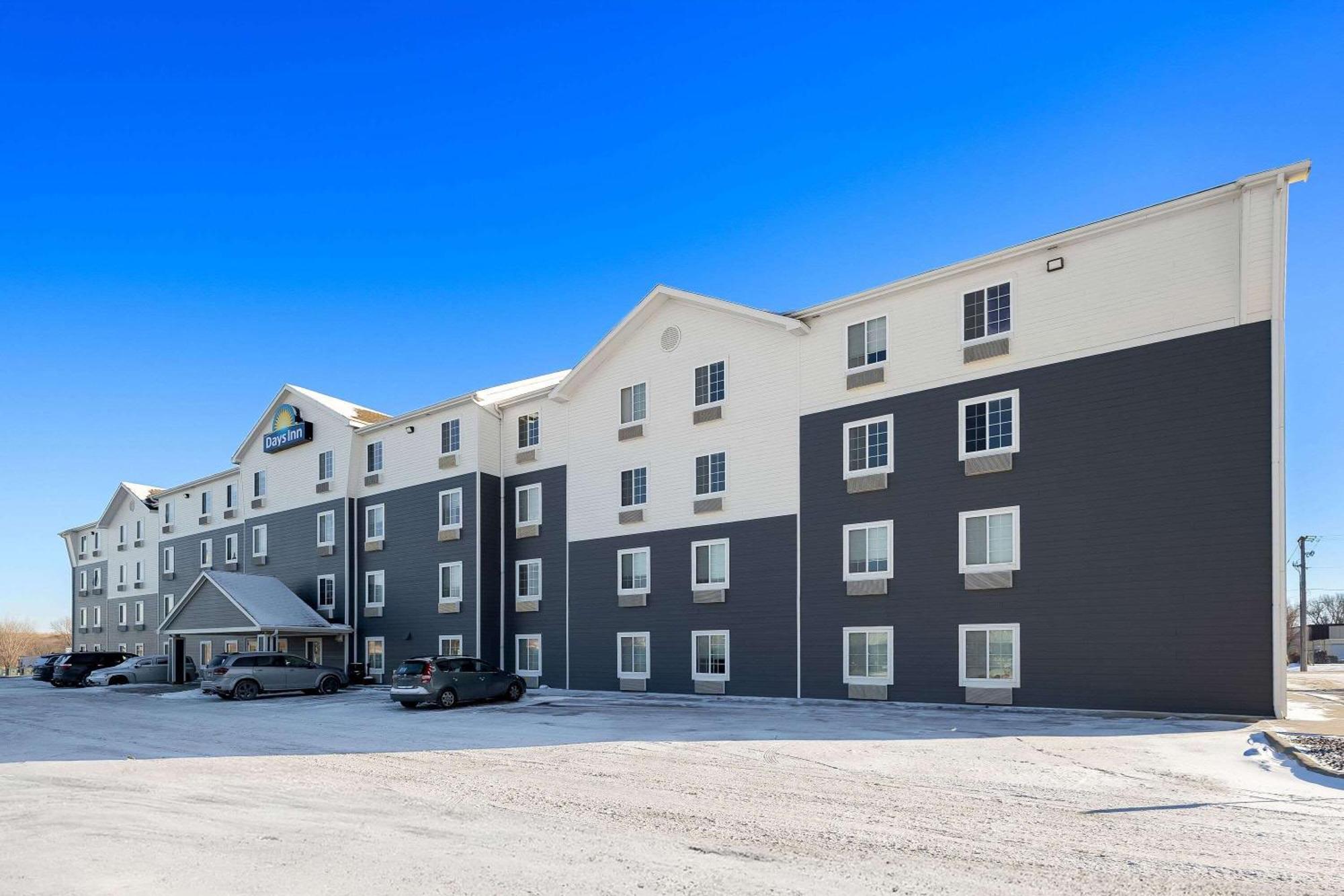 Days Inn & Suites By Wyndham Rochester South Dış mekan fotoğraf