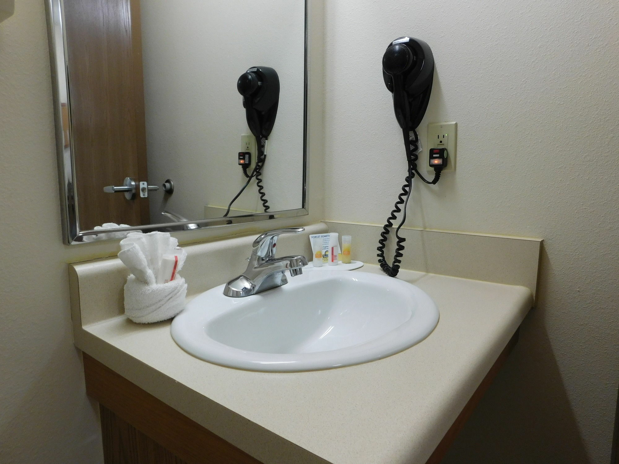 Days Inn & Suites By Wyndham Rochester South Dış mekan fotoğraf