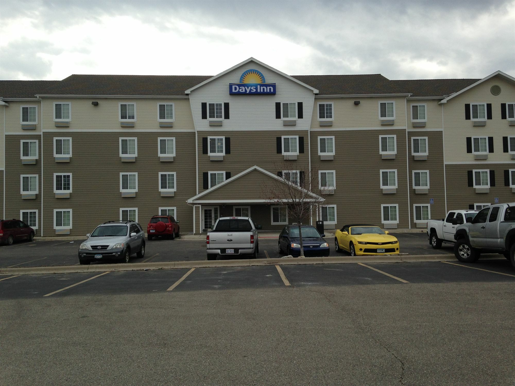 Days Inn & Suites By Wyndham Rochester South Dış mekan fotoğraf